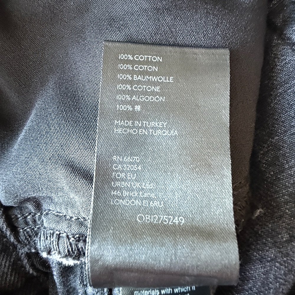 NWOT We the free! Charcoal Distressed Jeans.. Size 26 - Picture 11 of 14